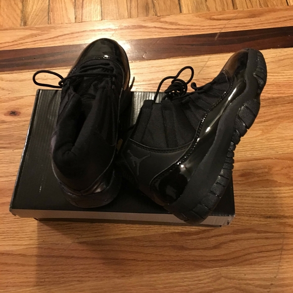 Nike Shoes - AIR JORDAN BLACKOUTS